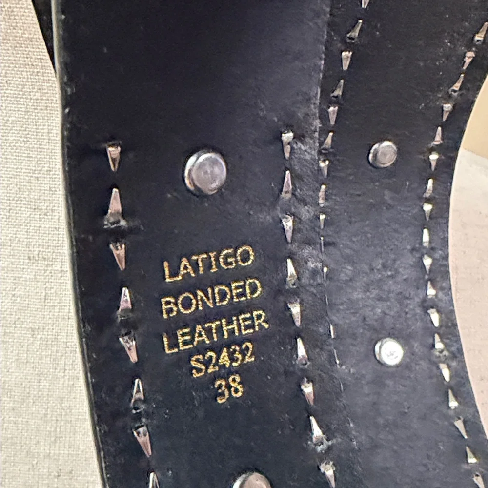 Black Studded Skull leather belt - Picture 4 of 4